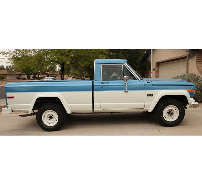 1974 Jeep J-10 Pick-Up 2