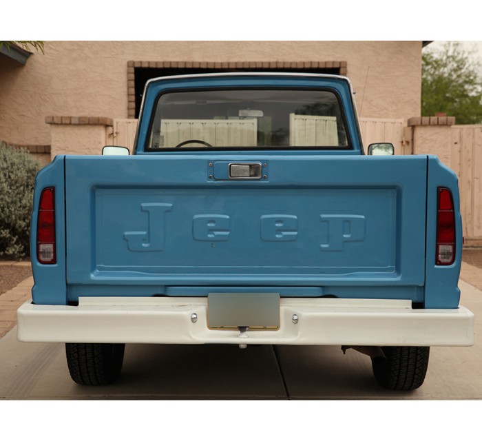 1974 Jeep J-10 Pick-Up 3