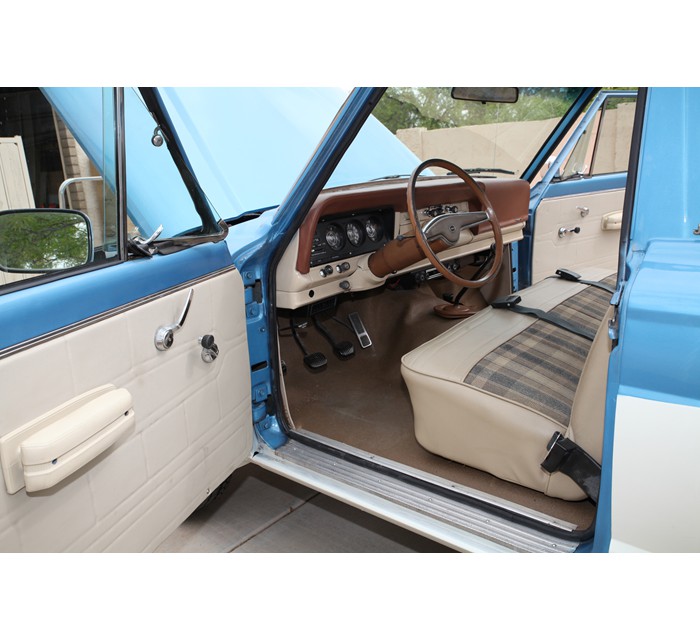 1974 Jeep J-10 Pick-Up 6