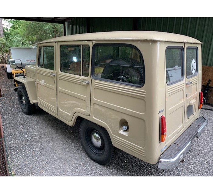 1982 Mitsubishi Jeep J37 Willys Wagon 2