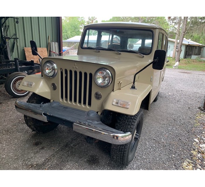 1982 Mitsubishi Jeep J37 Willys Wagon 3