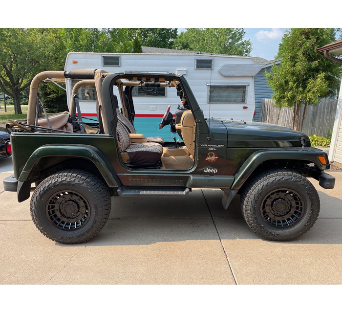 1998 Jeep Wrangler Sahara 1