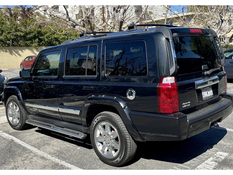 One of a Kind Jeep 2010 Commander in Excellent Condition 2