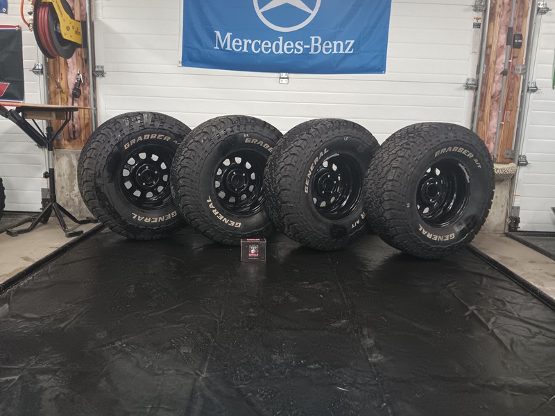 33 x 12.5 x 15 on Rough County wheels 6