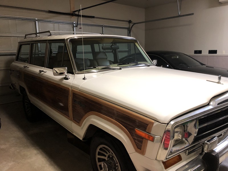 1989 Jeep Grand Wagoneer 3