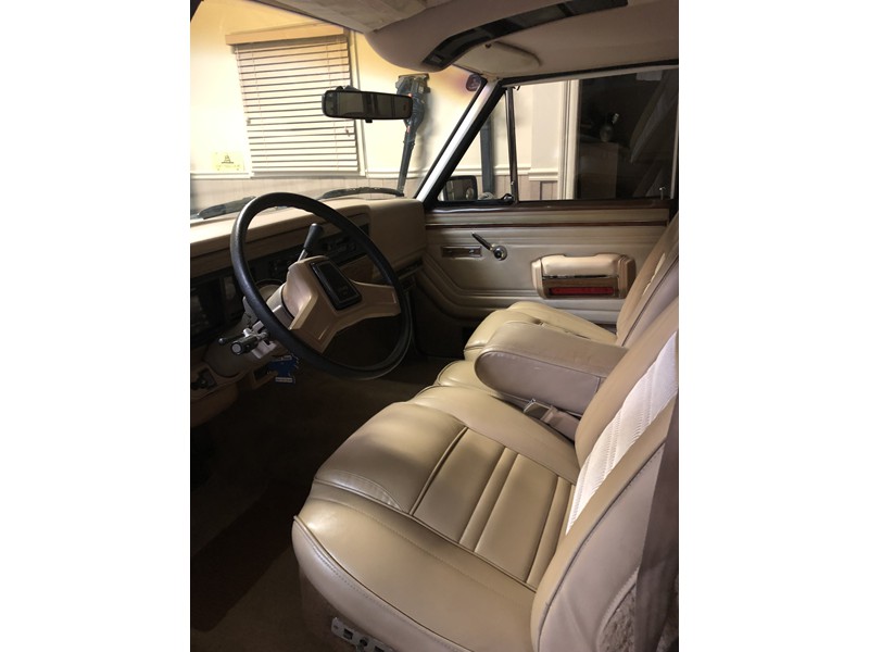 1989 Jeep Grand Wagoneer 4