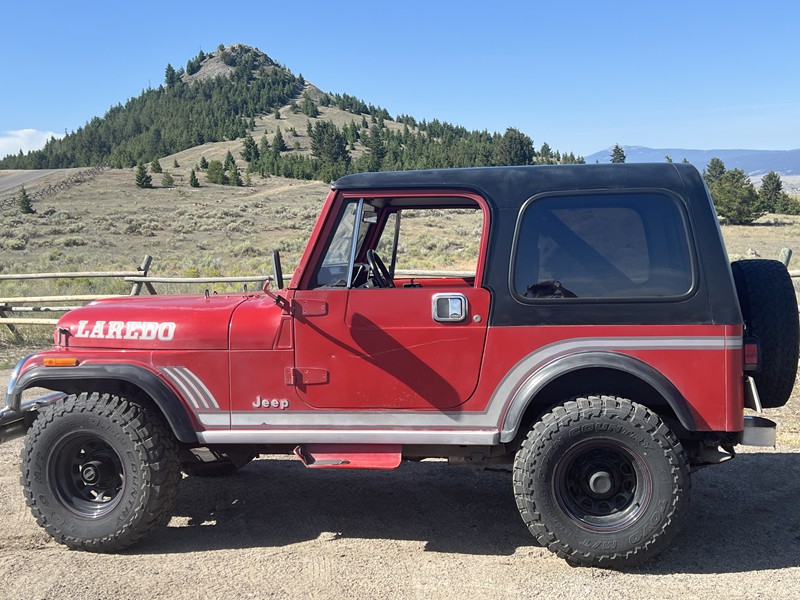 Classic 1986 CJ7 Laredo 3