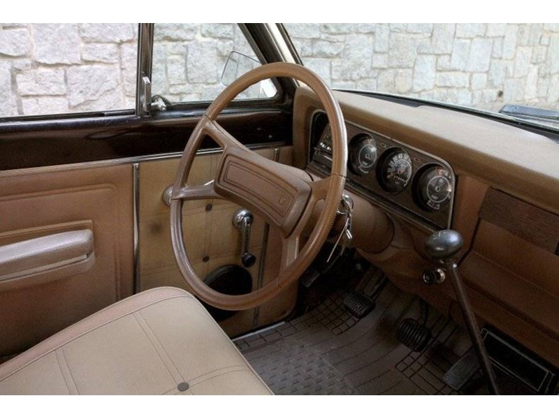 1979 Jeep J20 with rebuilt 401 and T19 Manual Transmission 3