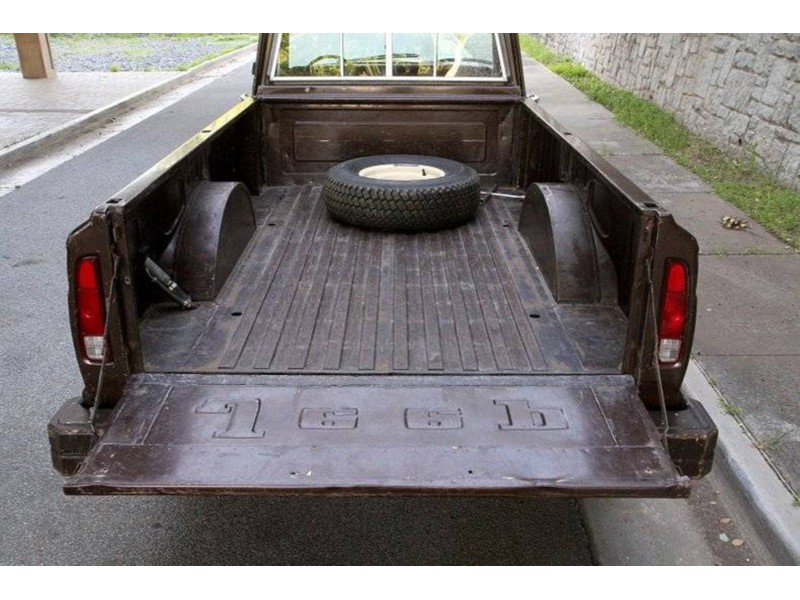 1979 Jeep J20 with rebuilt 401 and T19 Manual Transmission 5